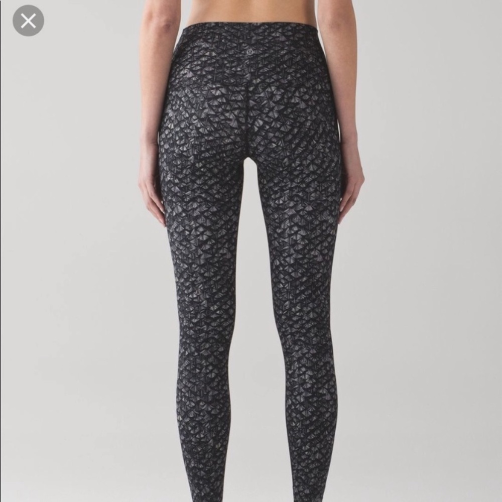 Lululemon Wunder Under hi rise Featherlight - sz 6
